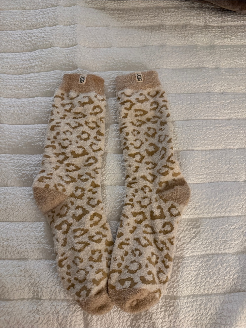 Cozy Leopard Print Fuzzy Socks - Beige/Tan